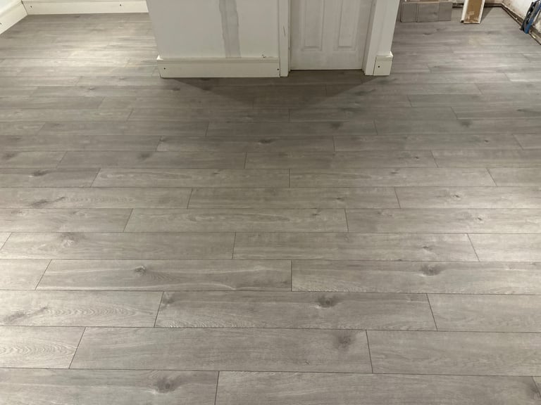 Laminate Herringbone Vinyl LVT Flooring Furniture Assembly Paint Wallpaper Wall Panelling 