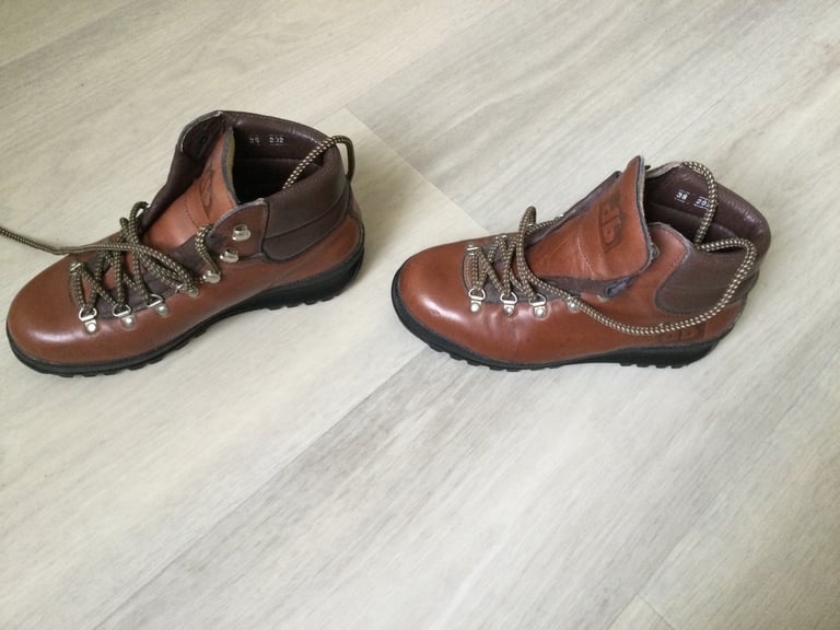 Women’s Walking Boots