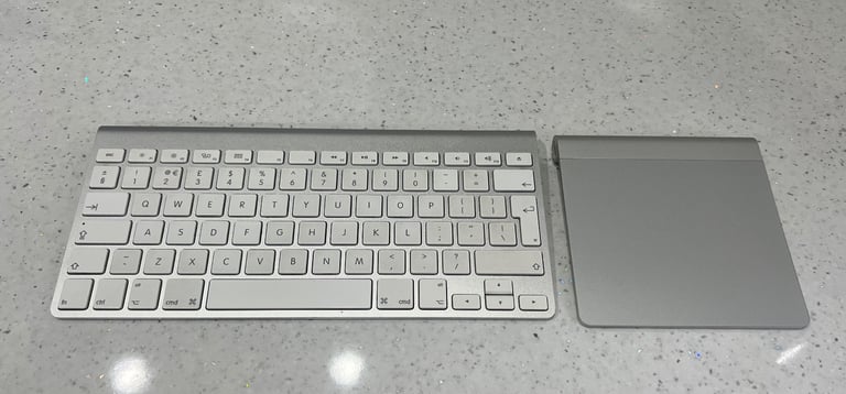 image for enuine Apple key board & Track pad ( battery operated ) very good condition & working order