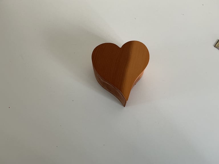 image for SMALL HEART SHAPE WOOD BOX