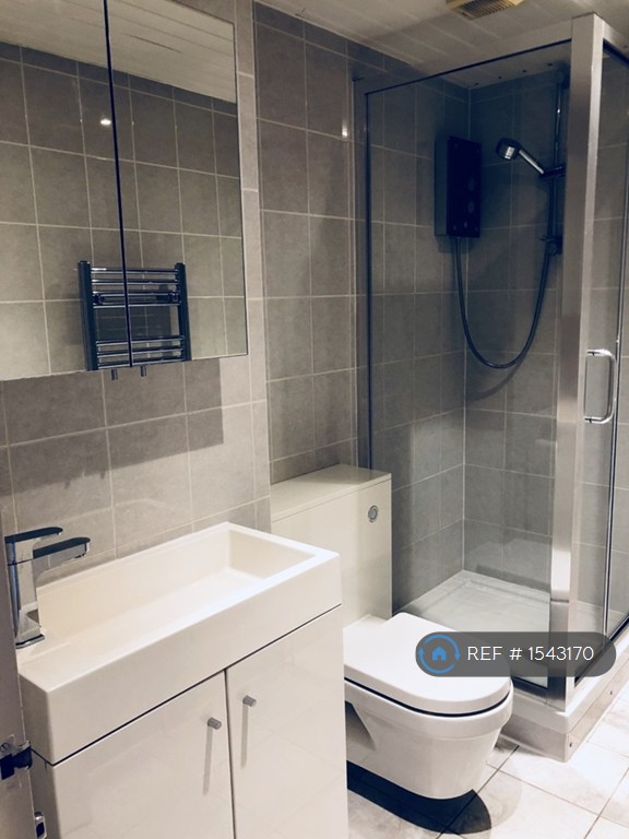 2 bedroom flat in Prospect Place, London, E1W (2 bed) (#1543170)