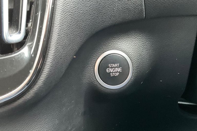 2020 Volvo XC40 2.0 B4P R DESIGN Pro 5dr Auto Semi-Auto Estate Petrol Semi Automatic