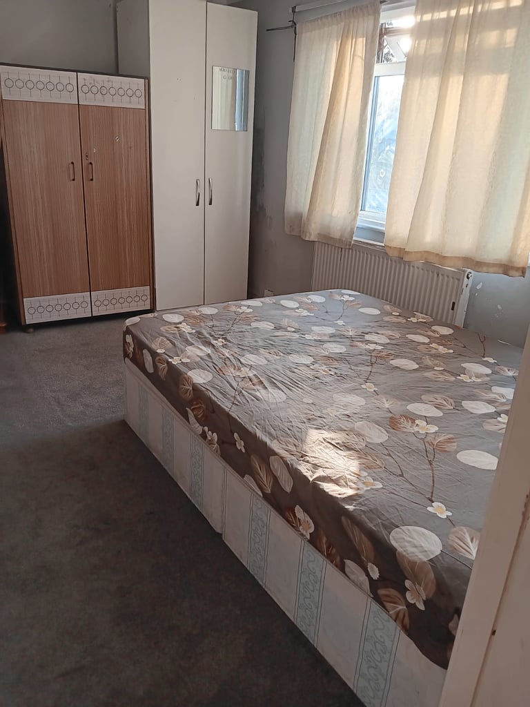 Spacious and Cosy Double Room for Rent in - TW3 3RR