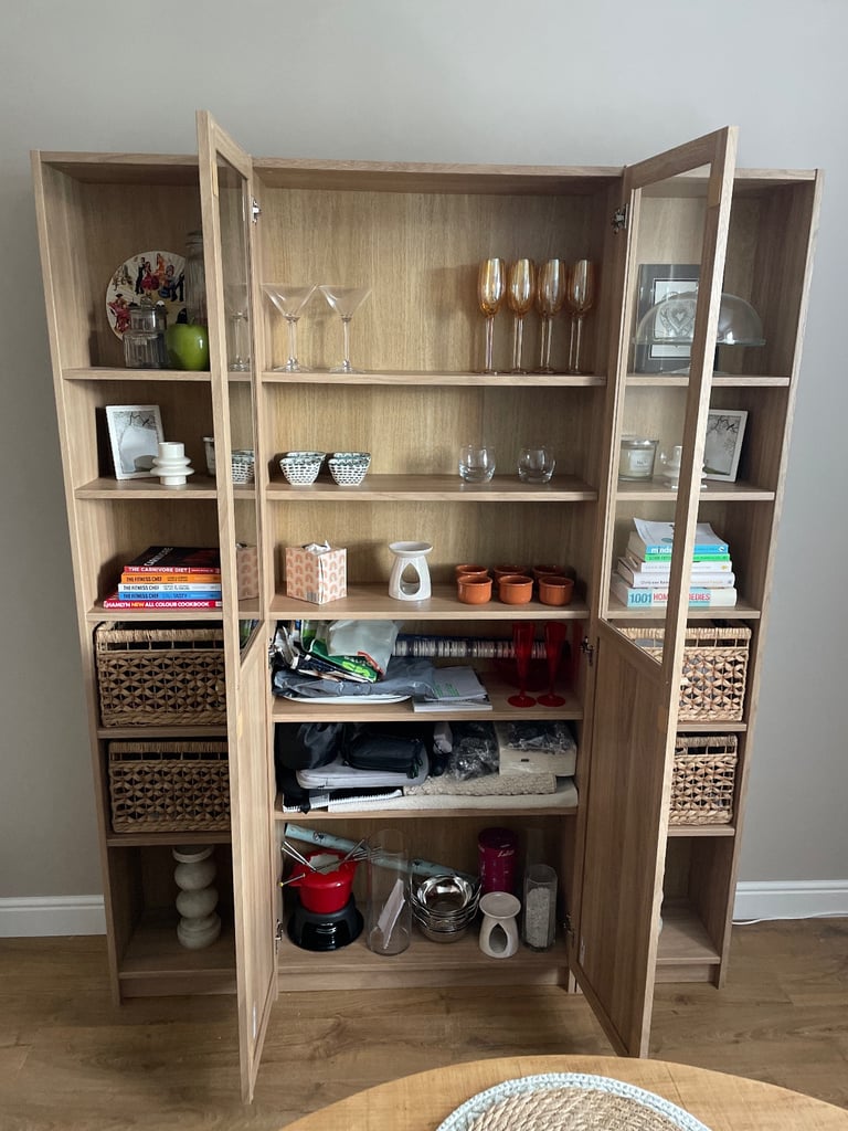 Bookcase / cabinet 