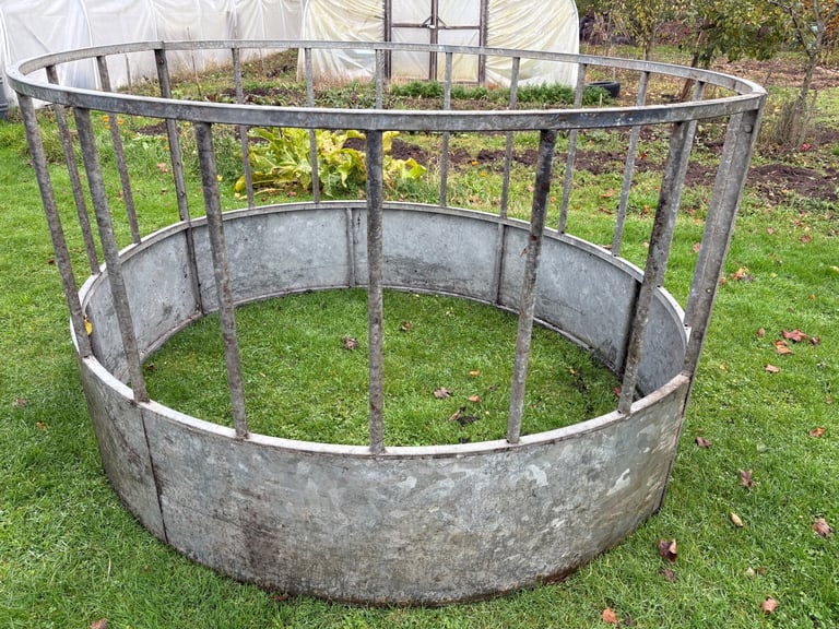 Cattle/Horse round bale feeder.