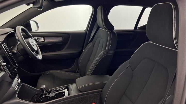 2025 Volvo XC40 Black Edition Plus, B3 Mild hybrid, Petrol (Rear Camera, BLIS) Estate Petrol Auto...