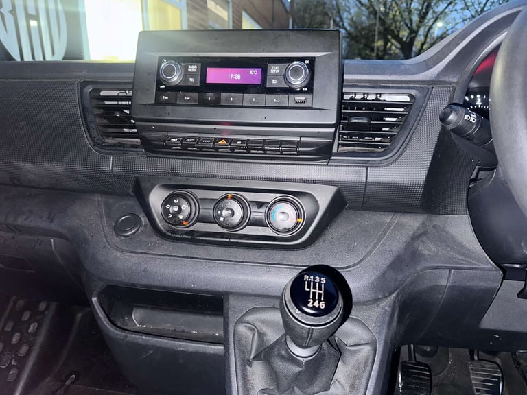 2022 Renault Trafic 2.0 Trafic LL30 Business Blue dCi Panel Van Diesel Manual