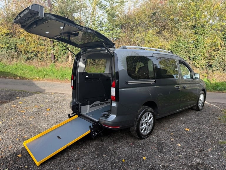  Ford Tourneo Connect 2.0 EcoBlue Titanium 5dr AUTOMATIC 5 SEATS WHEELCHAIR