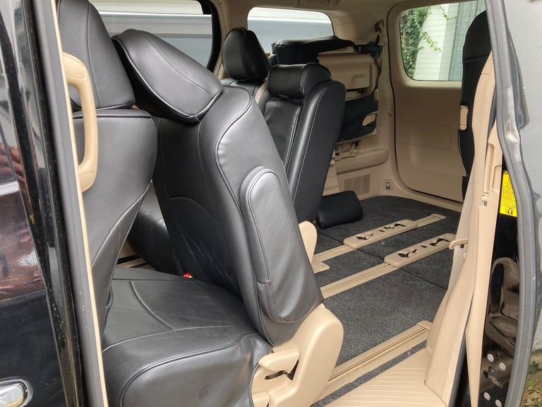 2012 Toyota Vellfire 2.4 PETROL AUTO  8 seater Air con  Apple Carplay &amp; Satnav