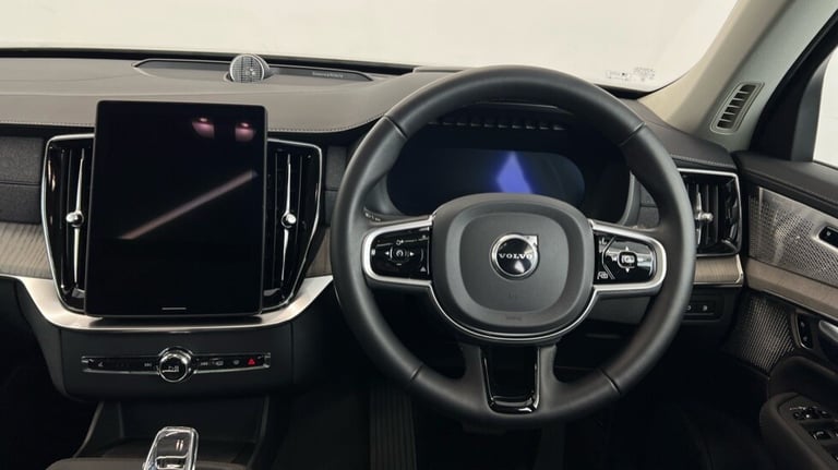 2025 Volvo XC90 Ultra, T8 AWD Plug-in hybrid, Dark, 7 Seats (BLIS, Panoramic Sunroof) Estate Petr...