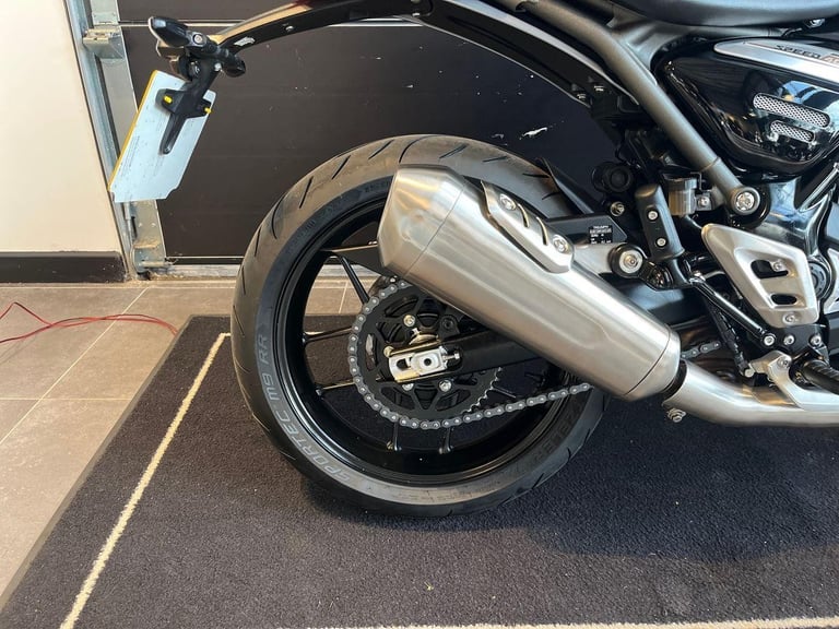 2025 Triumph Speed 400 STANDARD COLOUR Petrol black 6 Speed
