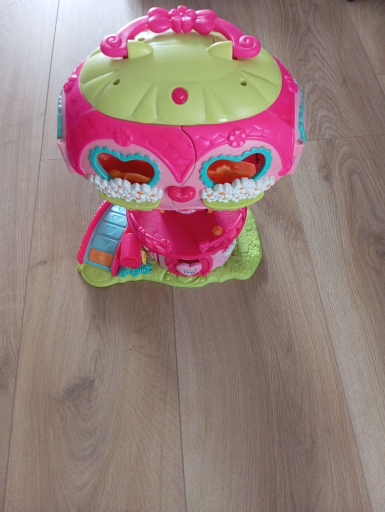 image for Pink dolly house