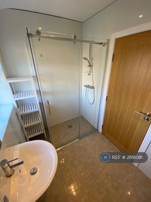 1 bedroom in Lime Grove, Guildford, GU1 (#2618081)