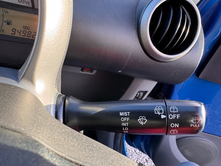 2011 Toyota AYGO 1.0 VVT-i Blue 5dr HATCHBACK Petrol Manual