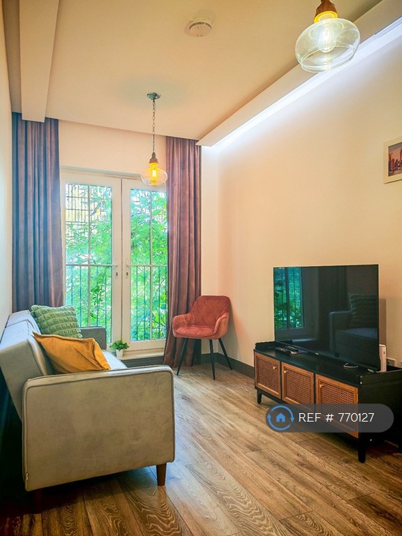 1 bedroom flat in Kilburn High Road, London, NW6 (1 bed) (#770127)