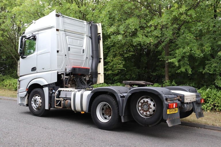 MERCEDES ACTROS 2548 STREAMSPACE 6X2 REARLIFT TRACTOR (2015)