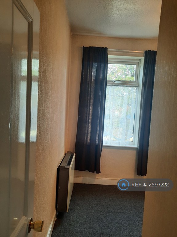 3 bedroom house in Old Hall Drive, Manchester, M18 (3 bed) (#2597222)