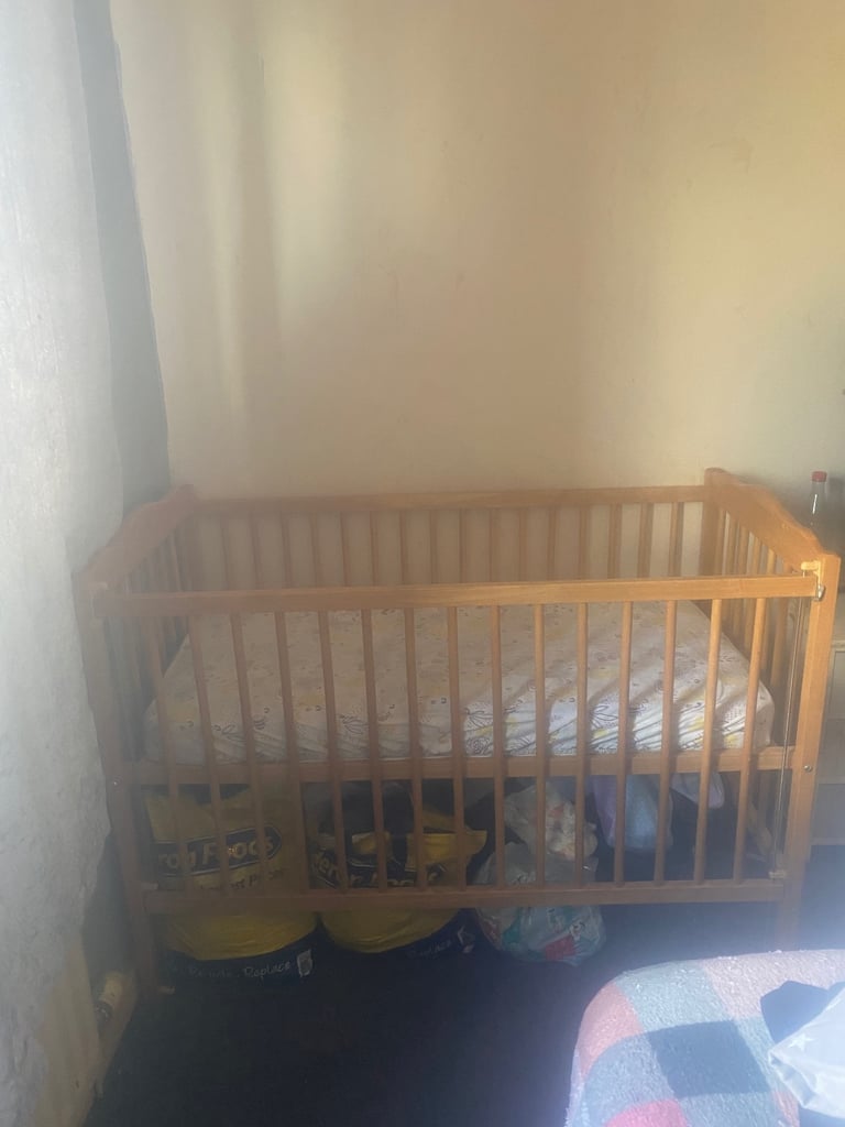 image for Mamas and papas full cot 