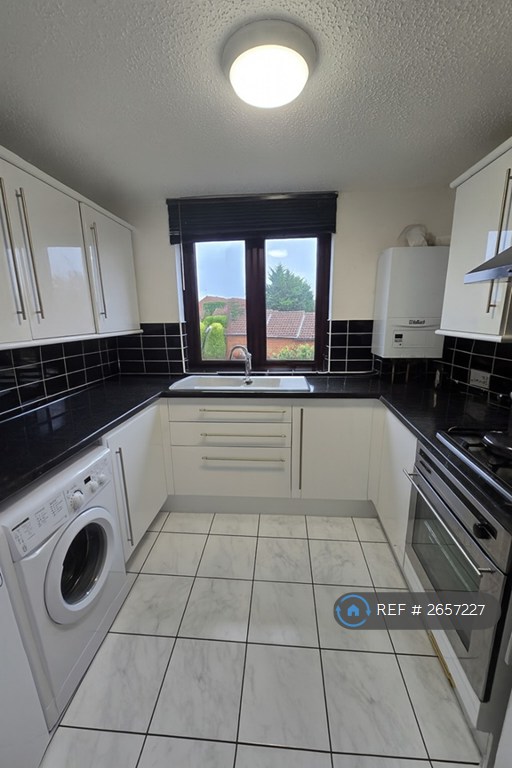 1 bedroom flat in Maiden Place, Lower Earley, Reading, RG6 (1 bed) (#2657227)