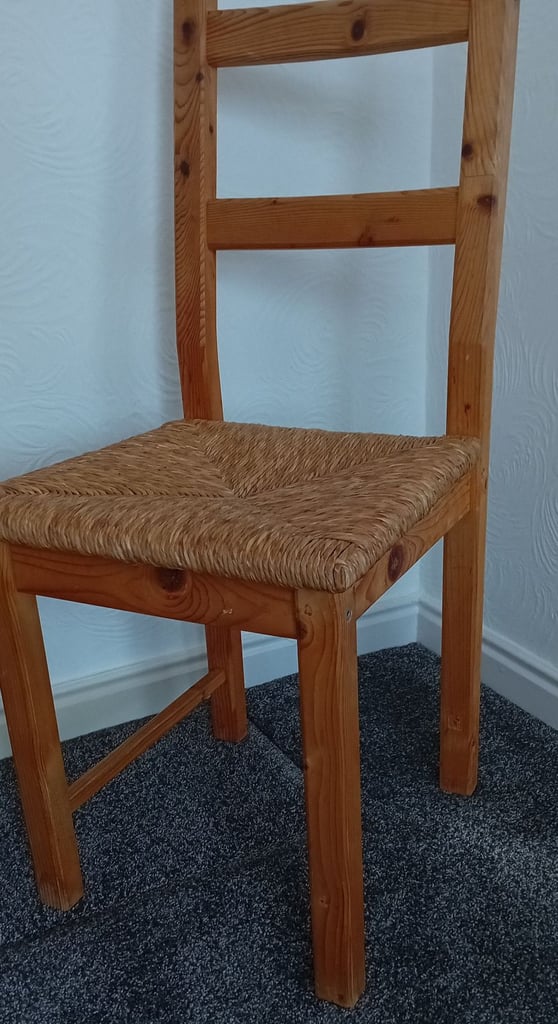 Set of 4 wooden chairs 