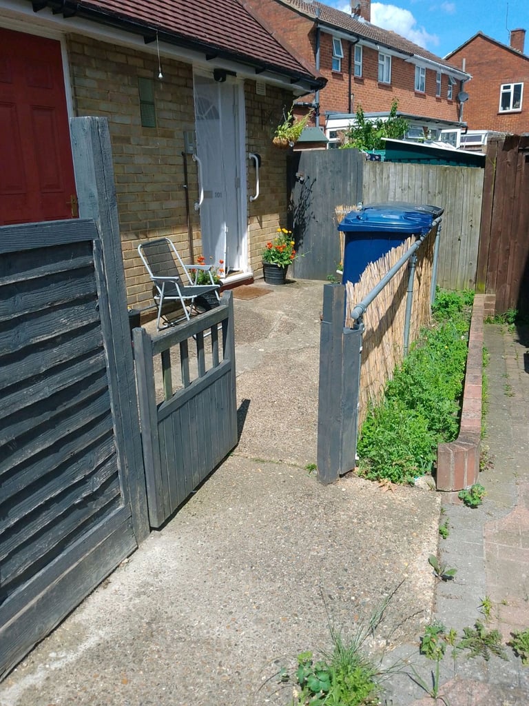 1 small bungalow Edgware HA8