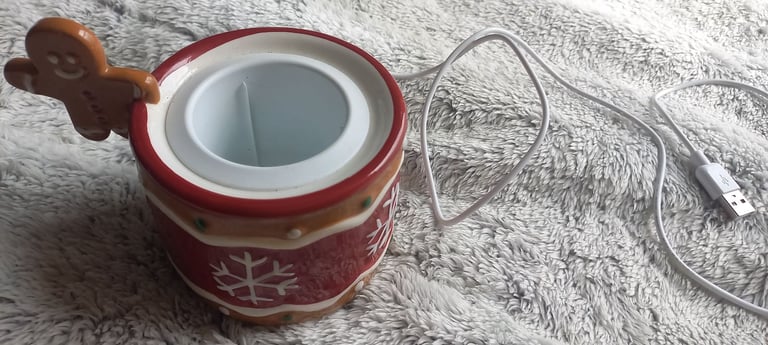 Gingerbread scentcy warmer 