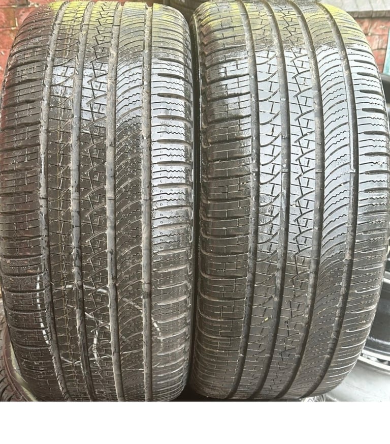 285/40x22 Pirelli tyres