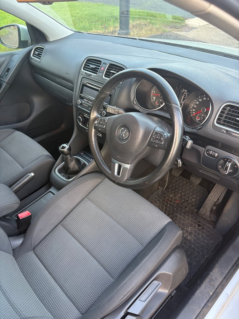 Volkswagen, GOLF, Hatchback, 2012, Manual, 1598 (cc),5 doors - Image 4