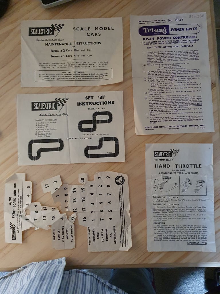 SCALEXTRIC instructions, flags, pit stop, throttle, cars, servicing