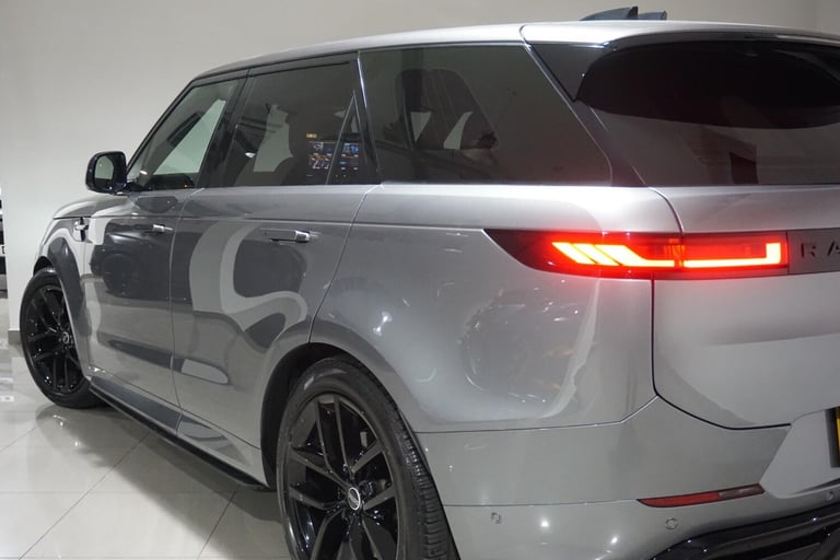 2023 Land Rover Range Rover Sport 3.0 D300 MHEV Dynamic SE SUV 5dr Diesel Auto 4WD Euro 6 (s/s) (...