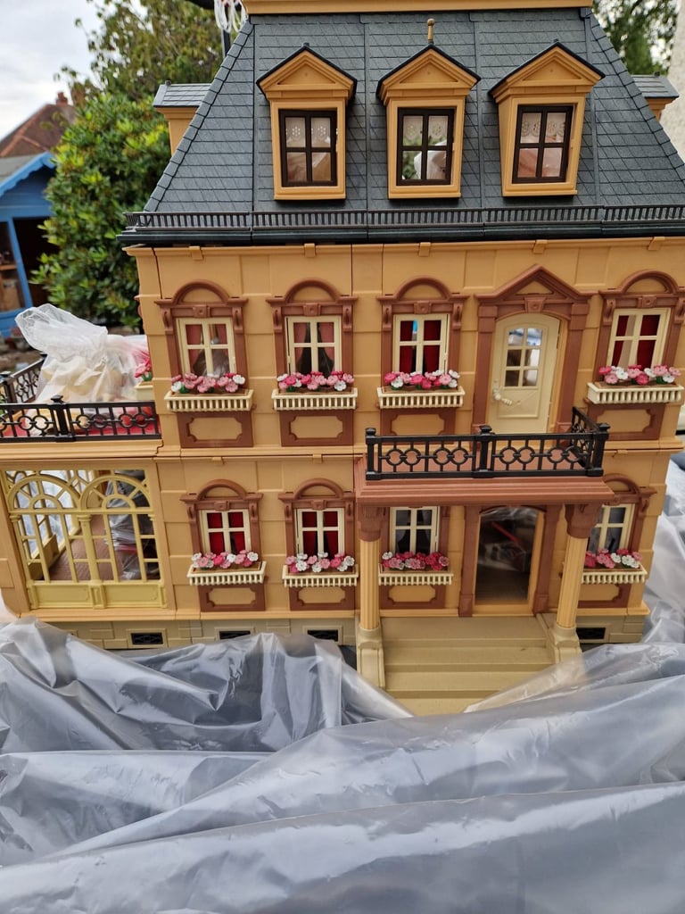 image for Playmobil Victorian House / Mansion / Doll House /ars / Figures