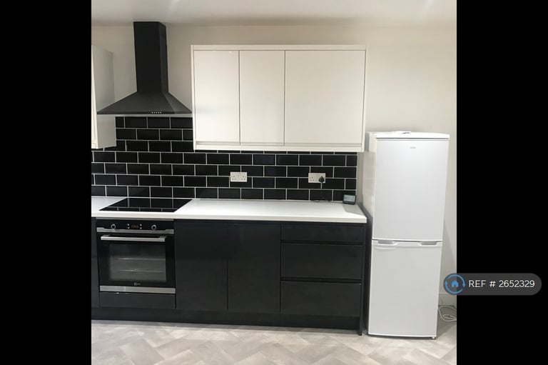 1 bedroom flat in The Parade, Sheffield, S12 (1 bed) (#2652329)