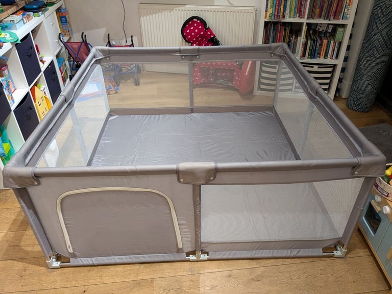 Large children's playpen with reversible soft mat