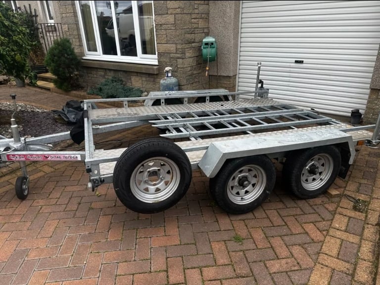 Phoenix Smart Trailer Car Transporter Twin Braked Axle with 2 Meter Ladder Ramps 2000 kgs Gross