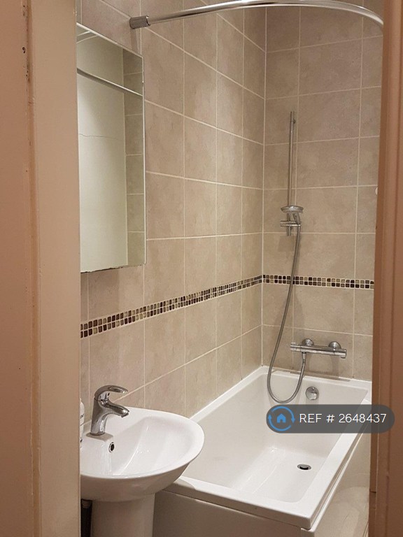 2 bedroom flat in Halmyre Street, Edinburgh, EH6 (2 bed) (#2648437)
