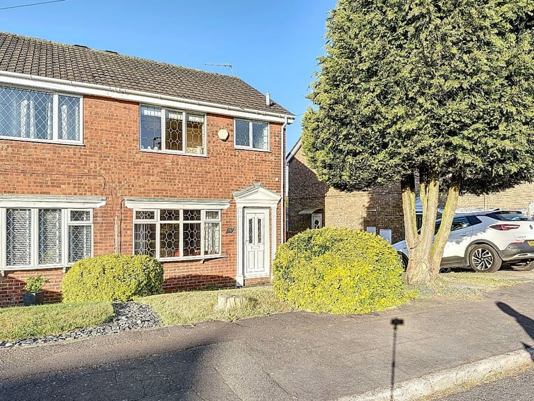 2 bedrooms in ROOM IN Braithwell Drive, Stoke-on-Trent, Staffordshire, ST2 7NT