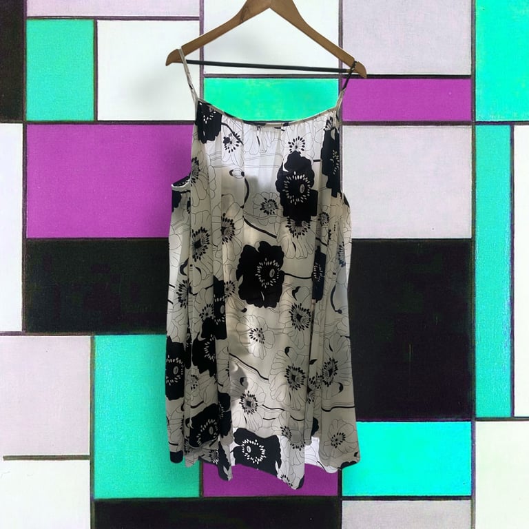 image for Black & white dress UK22 