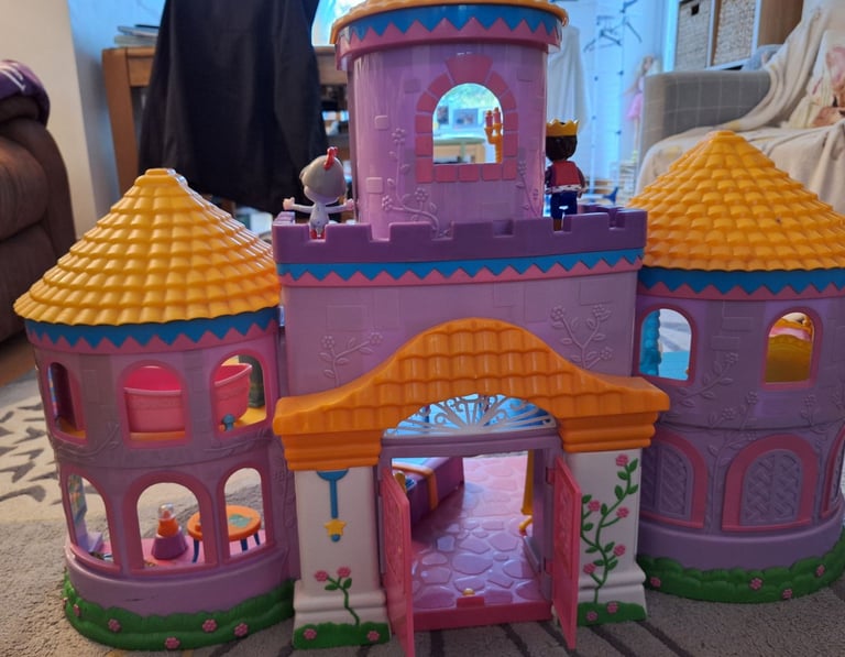 Kids play castle with furniture & people 