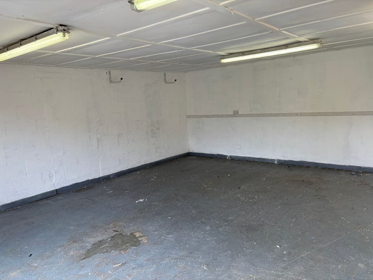 Store, studio, office or workshop to let