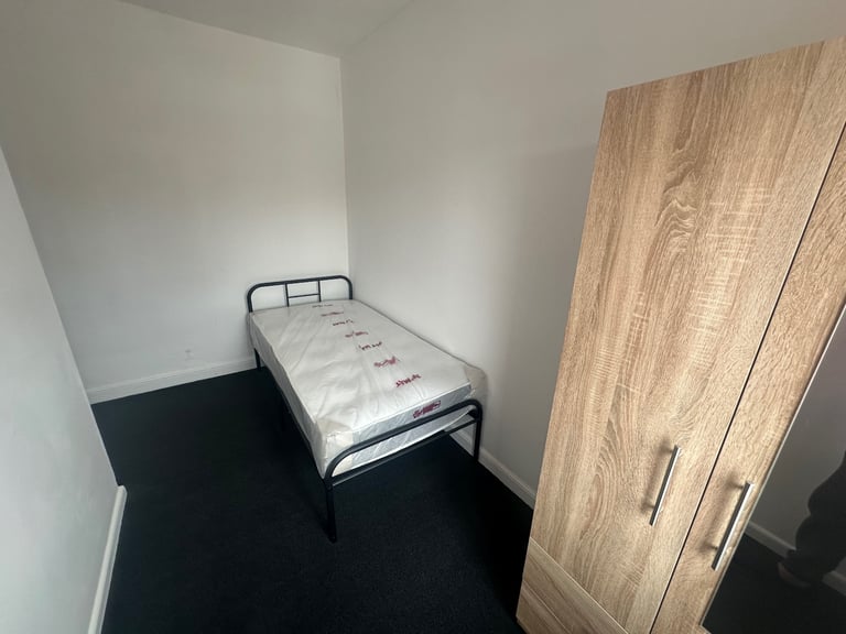 image for EN SUITE ROOMS FURNISHED ALL BILLS INCLUDE 