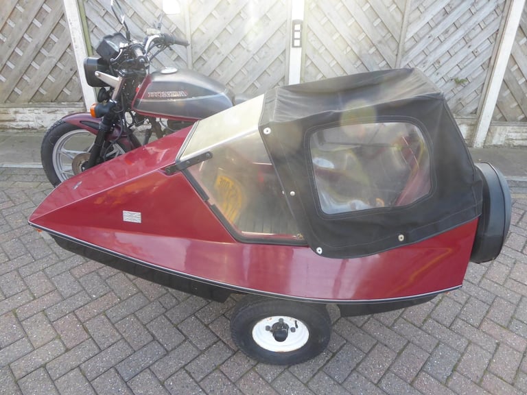 HONDA CB 450 SIDECAR OUT FIT SQUIRE SIDECAR HAD IT STARTS NEEDS A GOOD SERVICE