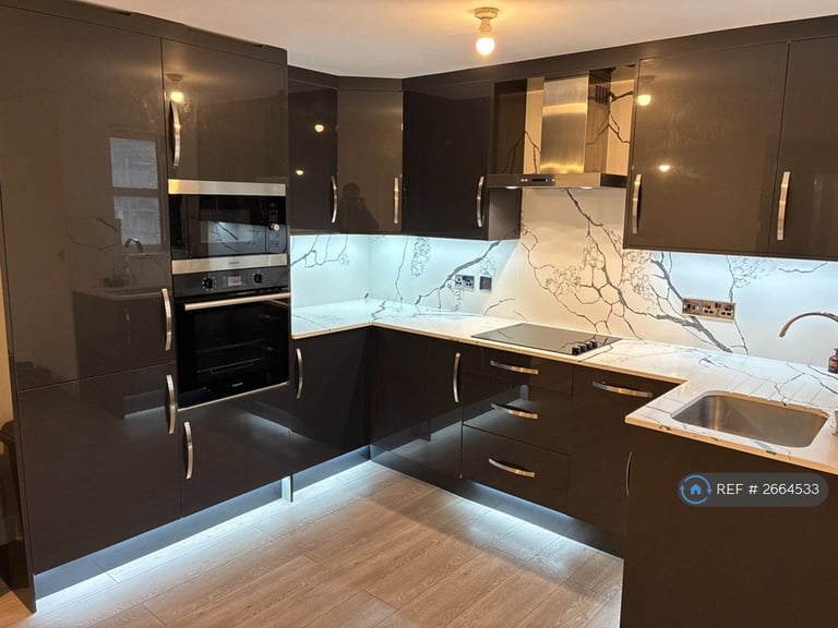 2 bedroom flat in Mill Street, Slough, SL2 (2 bed) (#2664533)