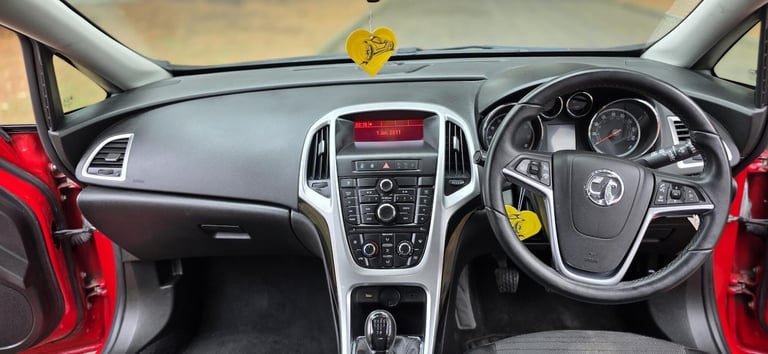2015 Vauxhall Astra 1.6i Excite Euro 6 5dr HATCHBACK Petrol Manual