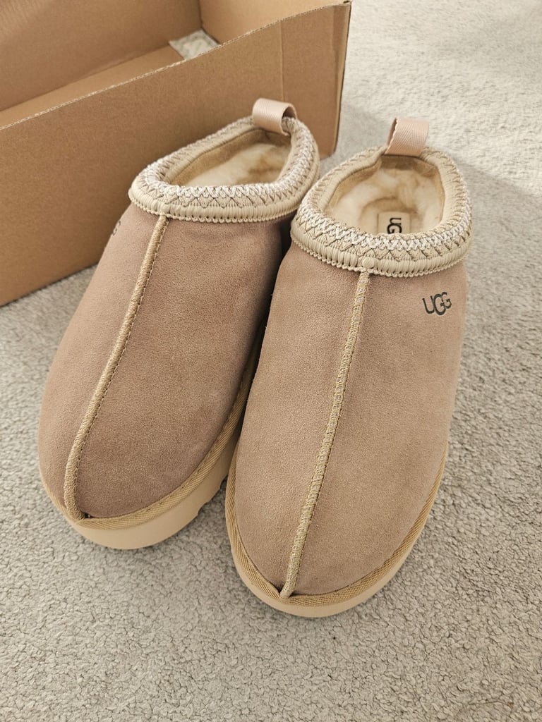 image for Uggs size 6
