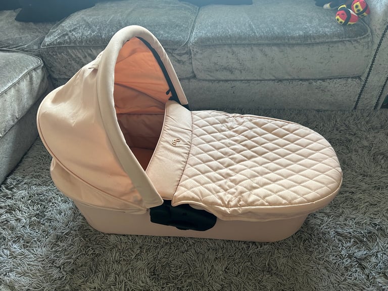 My Babiie MB200i Bassinet – Blush (Like New)