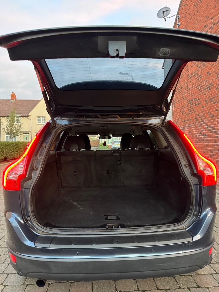 Volvo, XC60, Estate, 2010, Manual, 1984 (cc), 5 doors