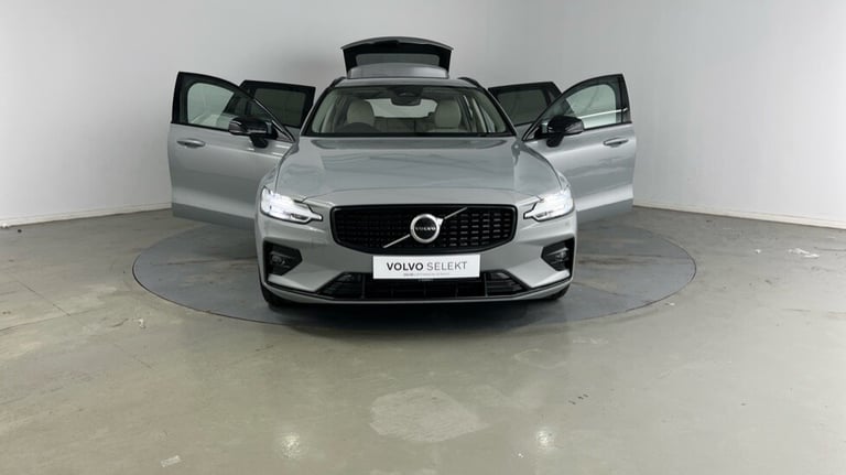 2025 Volvo V60 Plus, B4 Mild hybrid, Petrol, Dark Estate Petrol Automatic