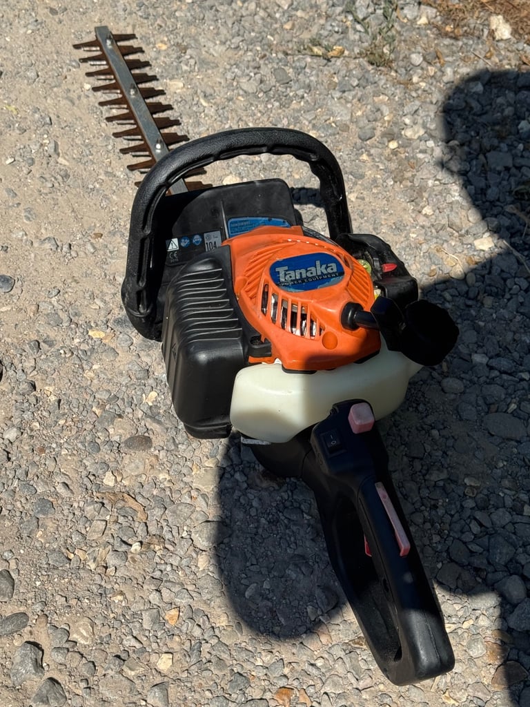 Tanaka THT-22 petrol hedge trimmer good working order 