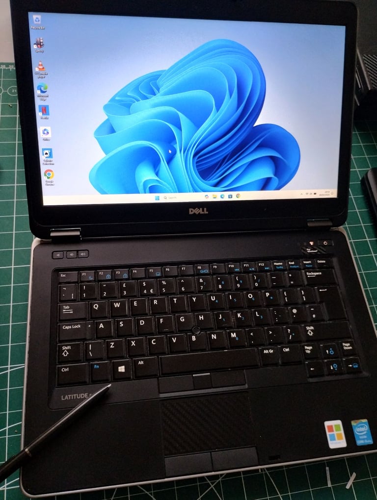 Windows 11, 16GB RAM, i5, 120GB SSD + 320GB HDD, Webcam, DVD, HDMI. Backlit. MS OFFICE Dell Laptop