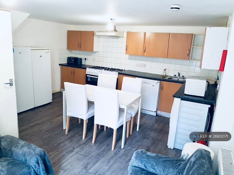 7 bedroom house in Oxford Street, Leamington Spa, CV32 (7 bed) (#2660071)